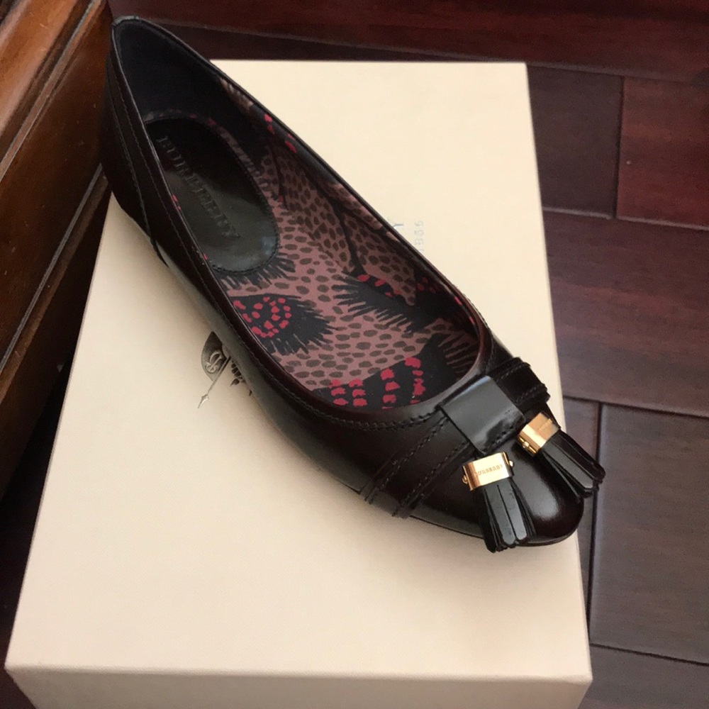 Burberry flat shoes